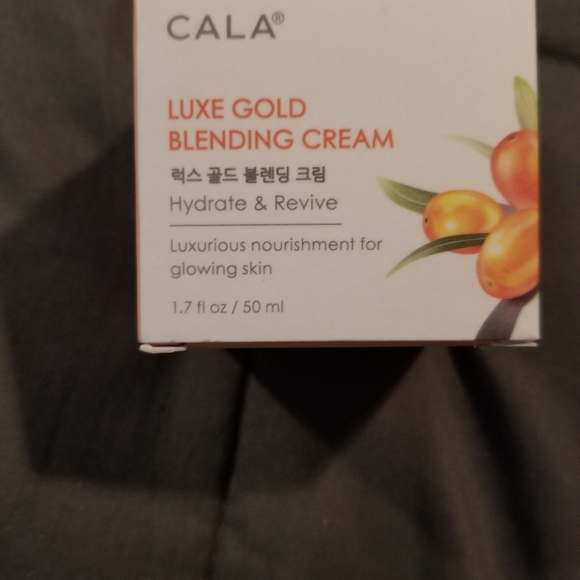 Assorted Makeup. - Picture 12 of 15